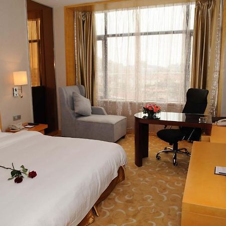 Shanghai Sky Rainbow Hotel Room photo
