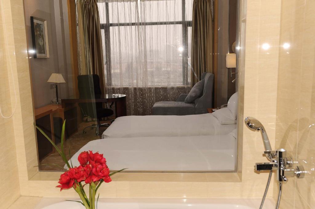 Shanghai Sky Rainbow Hotel Room photo
