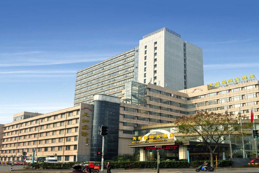 Shanghai Sky Rainbow Hotel Exterior photo